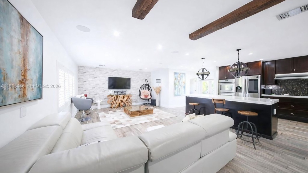 Photo of Livingroom in Ludlam