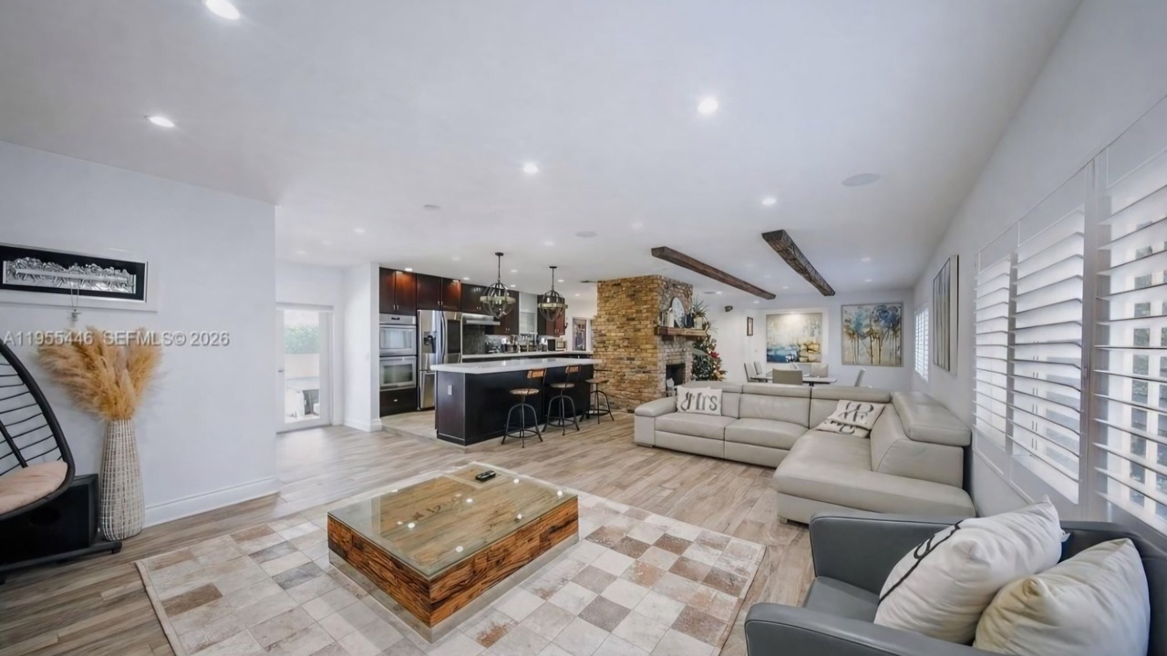 Photo of Livingroom in Ludlam