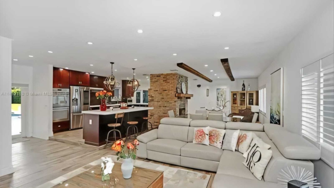 Photo of Livingroom in Ludlam