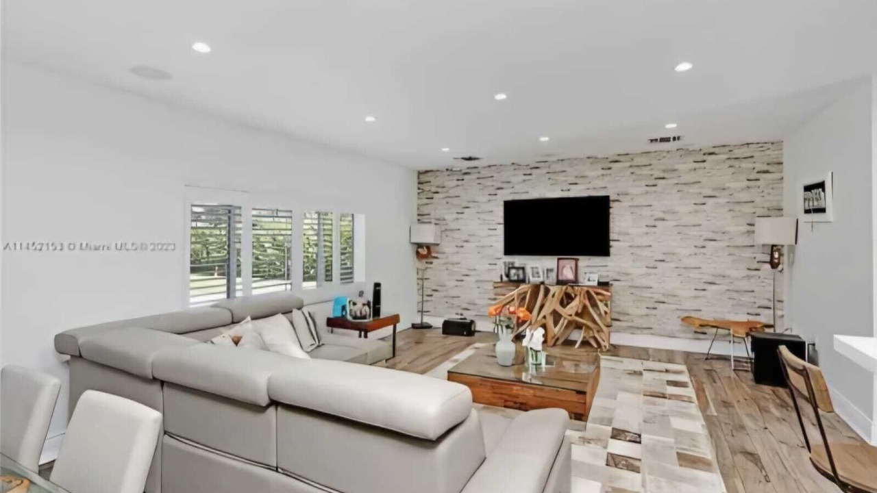 Photo of Livingroom in Ludlam