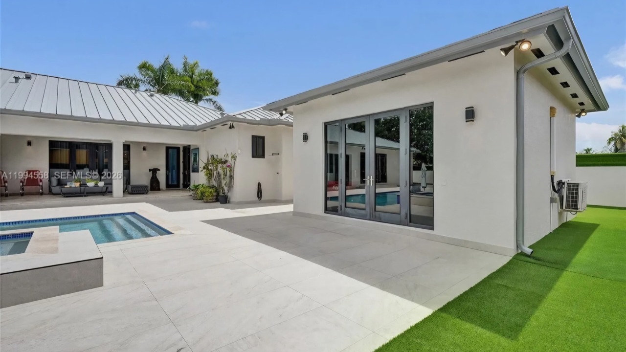 Photo of Outdoor in Tamiami