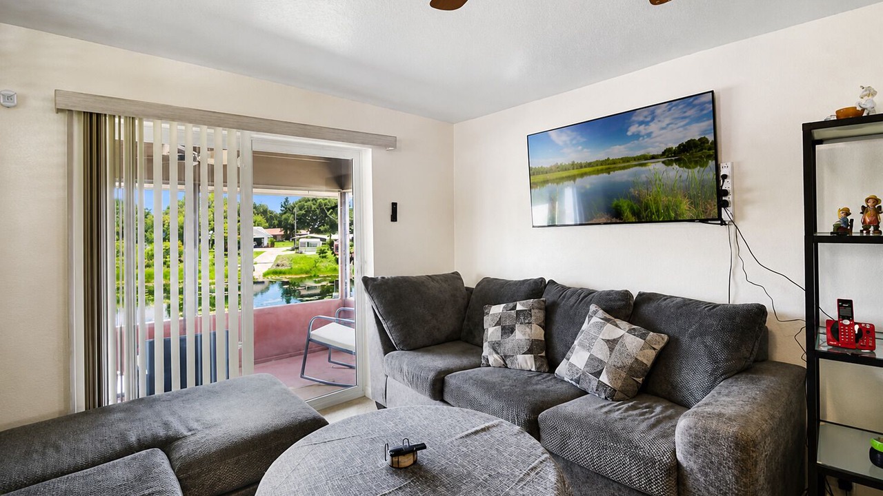 Photo of Livingroom in Crooked Lake Park