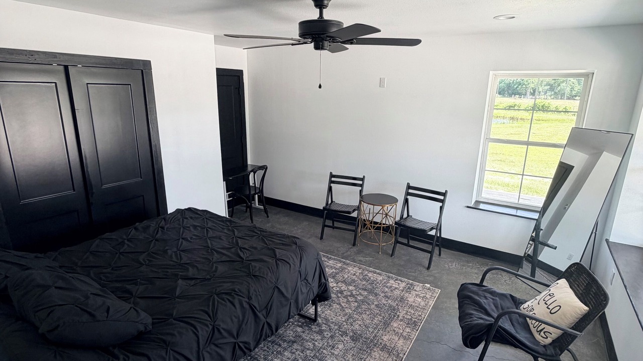 Photo of Bedroom in Deweyville