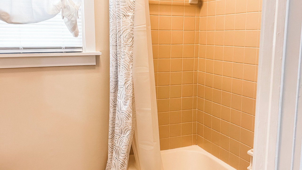 Photo of Bathroom in Weaver