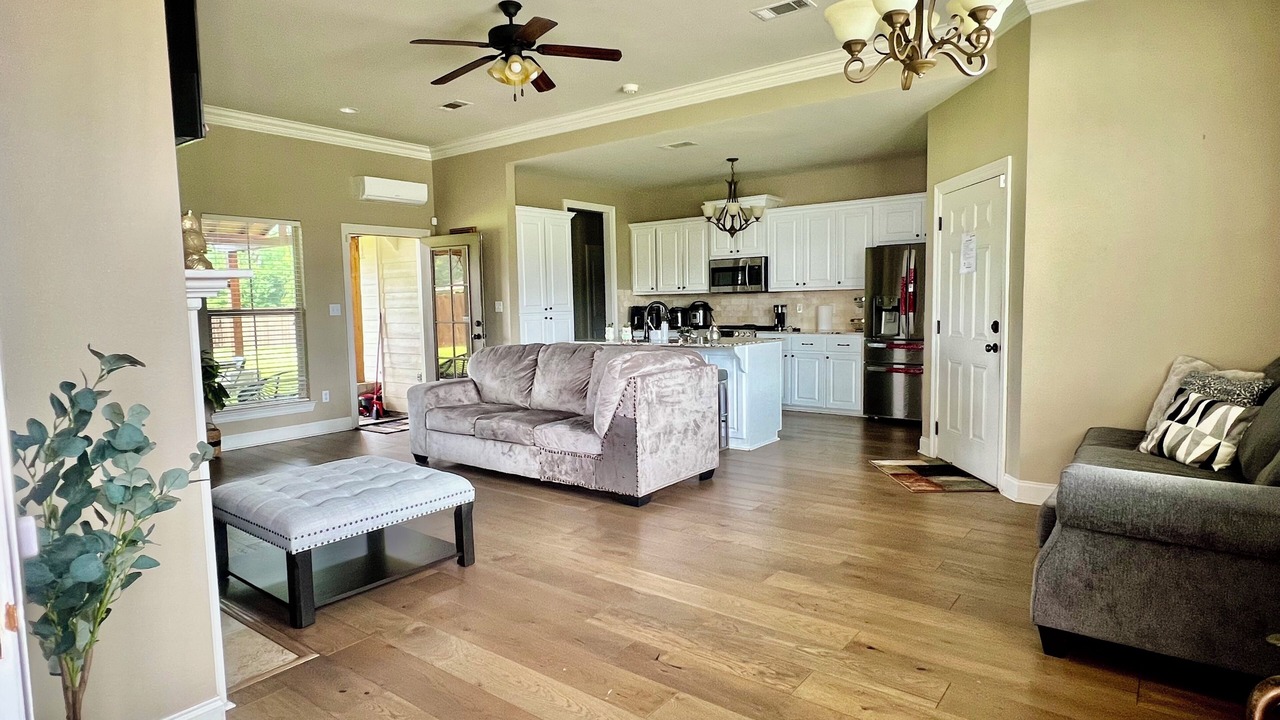 Photo of Livingroom in Gonzales