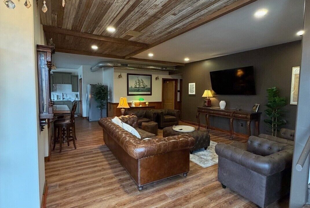 Photo of Livingroom in Downtown