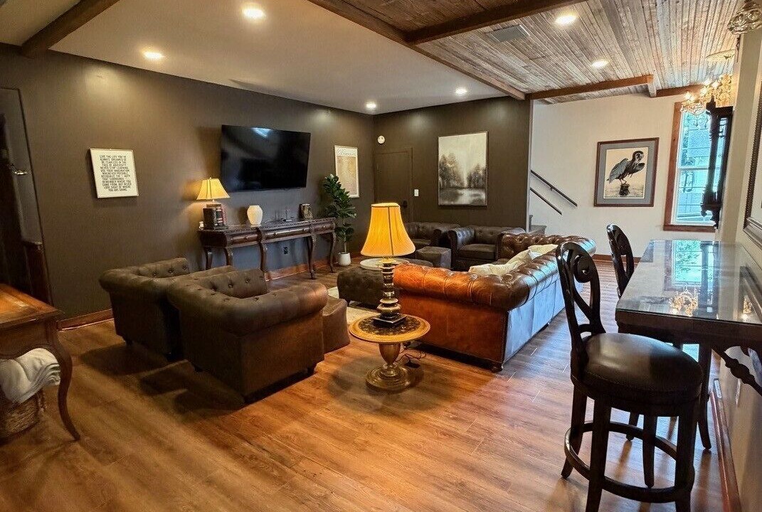 Photo of Livingroom in Downtown