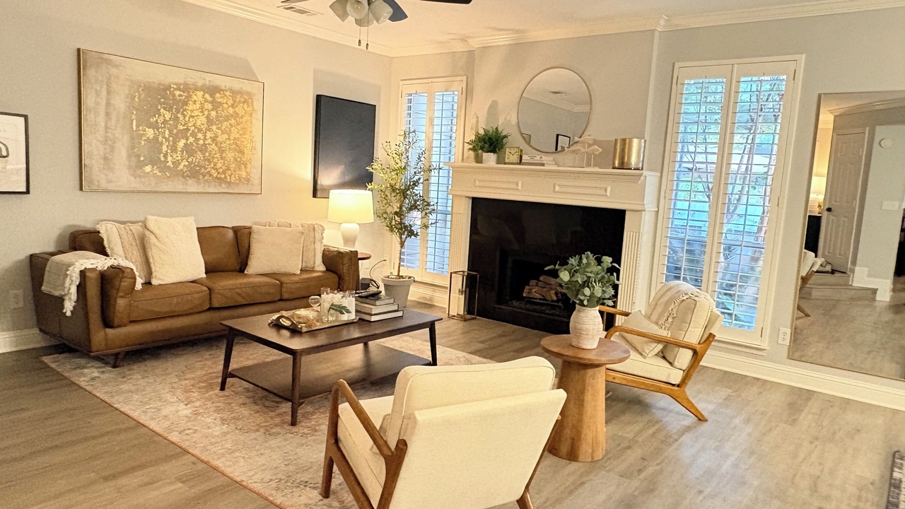 Photo of Livingroom in Alden Bridge