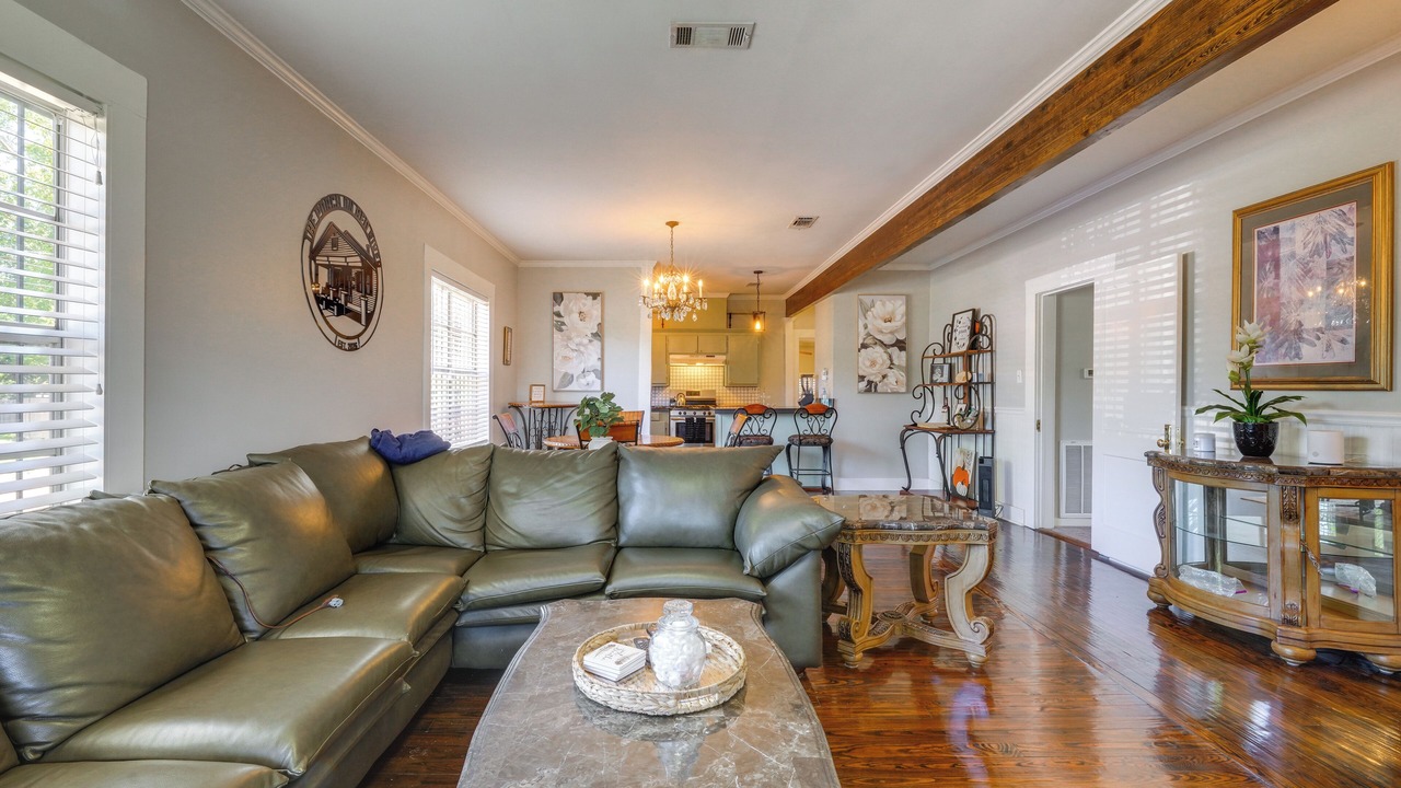 Photo of Livingroom in Alexandria