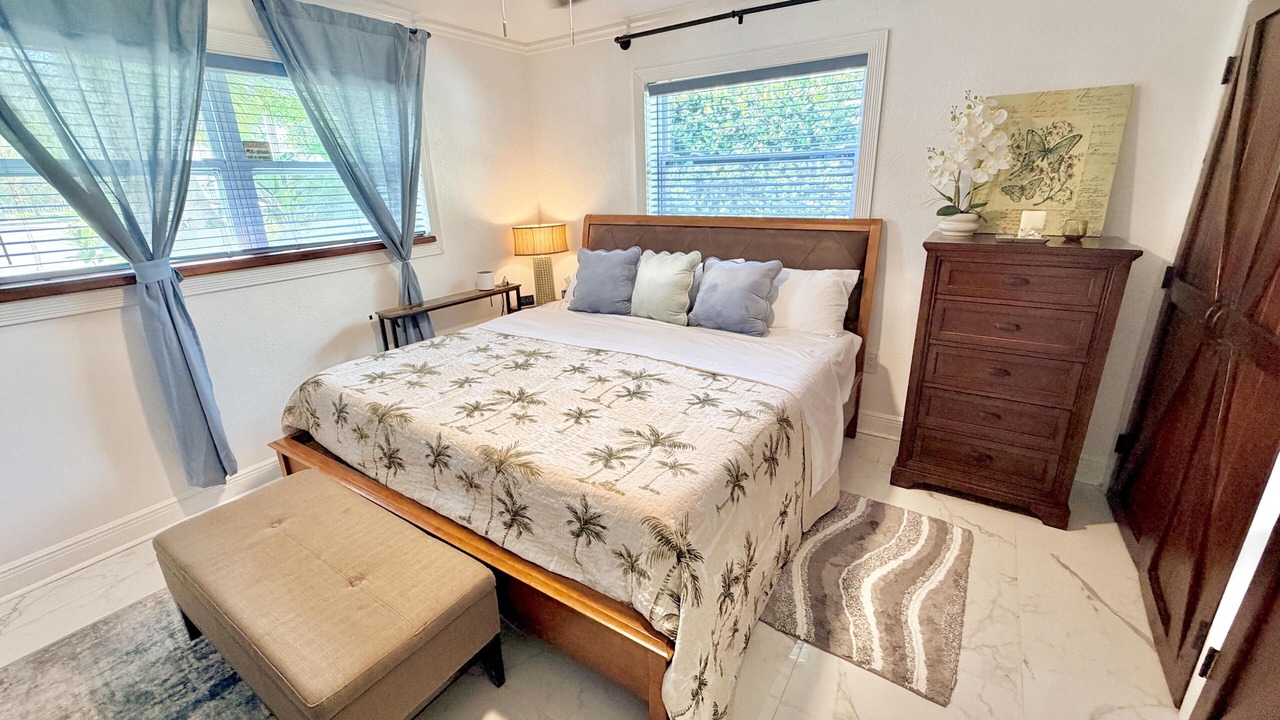 Photo of Bedroom in Edison Park Historic District