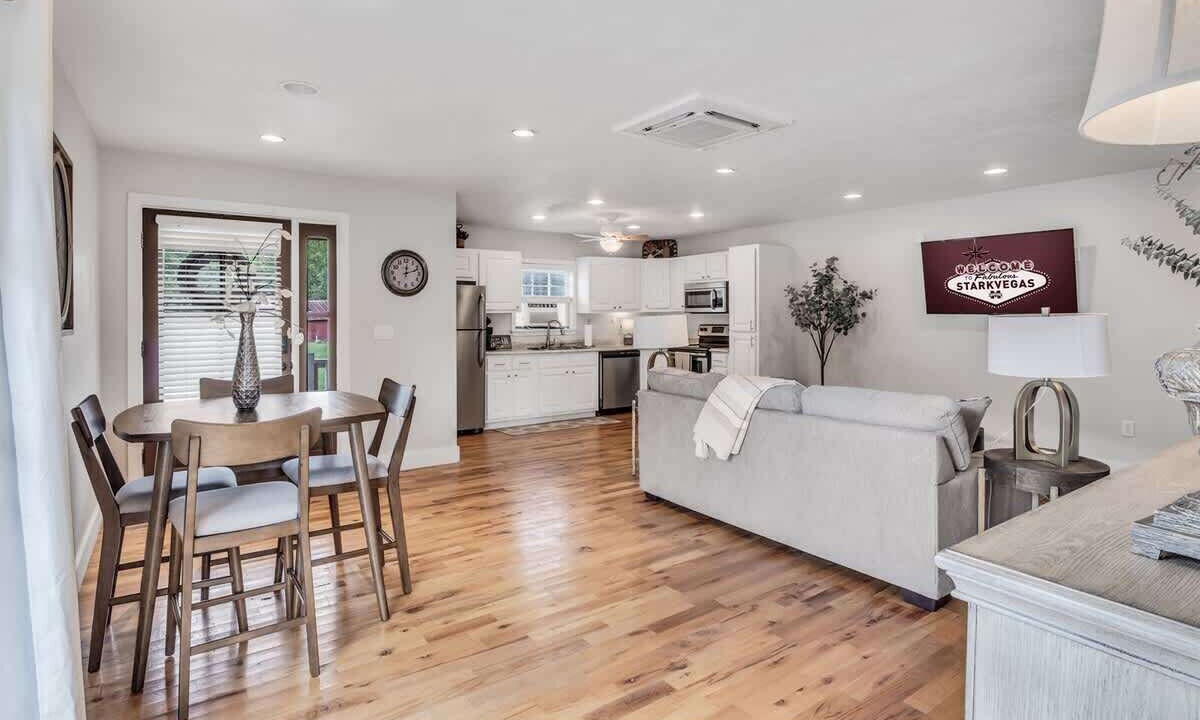 Photo of Livingroom in Starkville