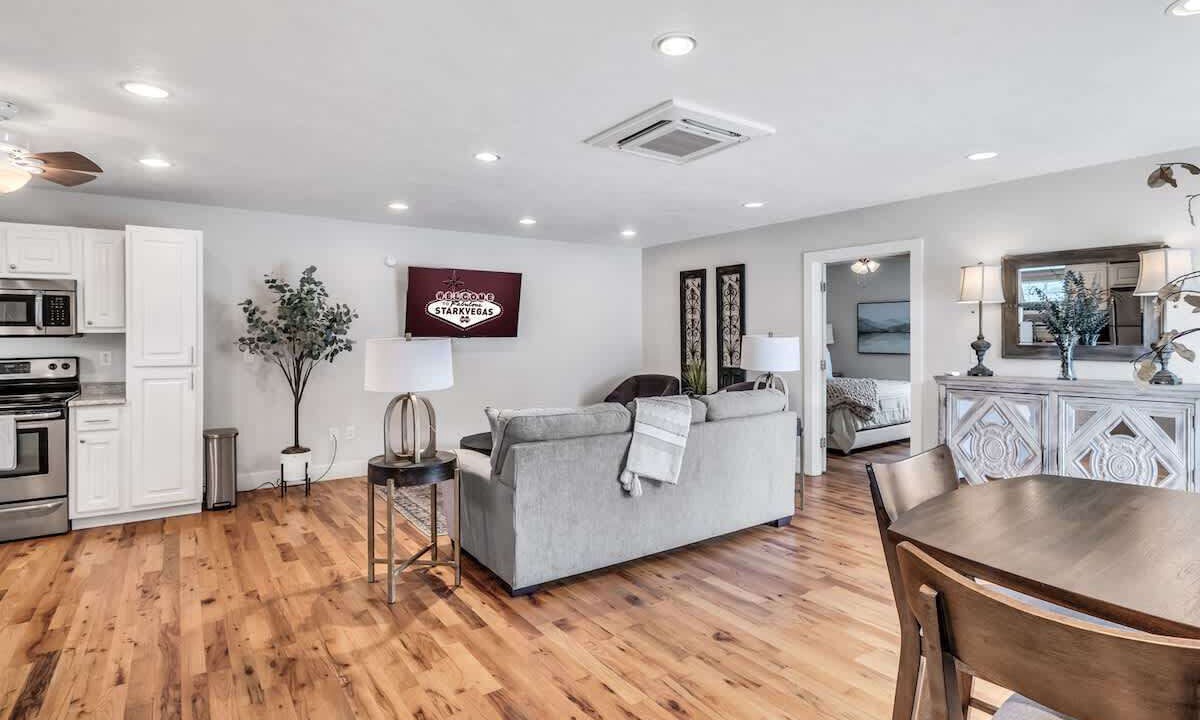 Photo of Livingroom in Starkville