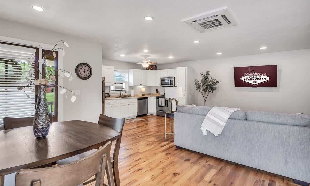 Photo of Livingroom in Starkville