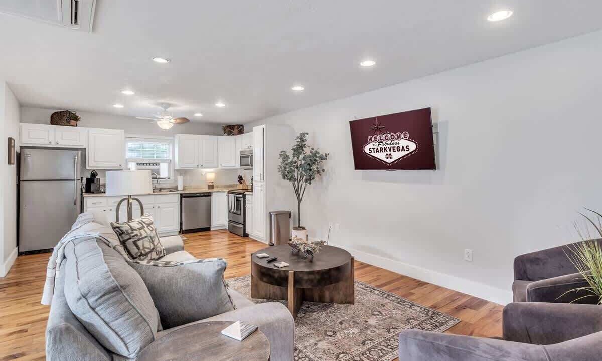Photo of Livingroom in Starkville