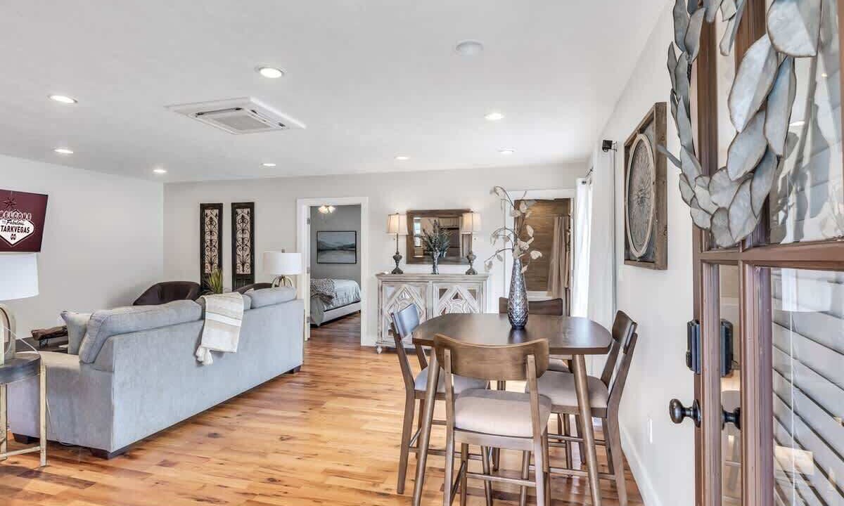 Photo of Livingroom in Starkville