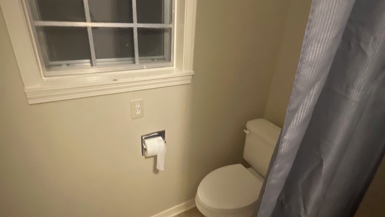 Photo of Bathroom in Effie