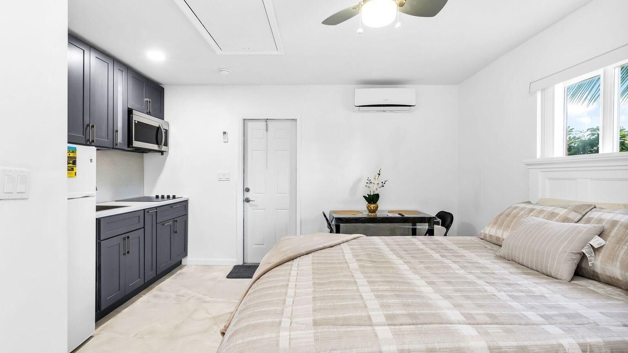 Photo of Bedroom in Lauderhill