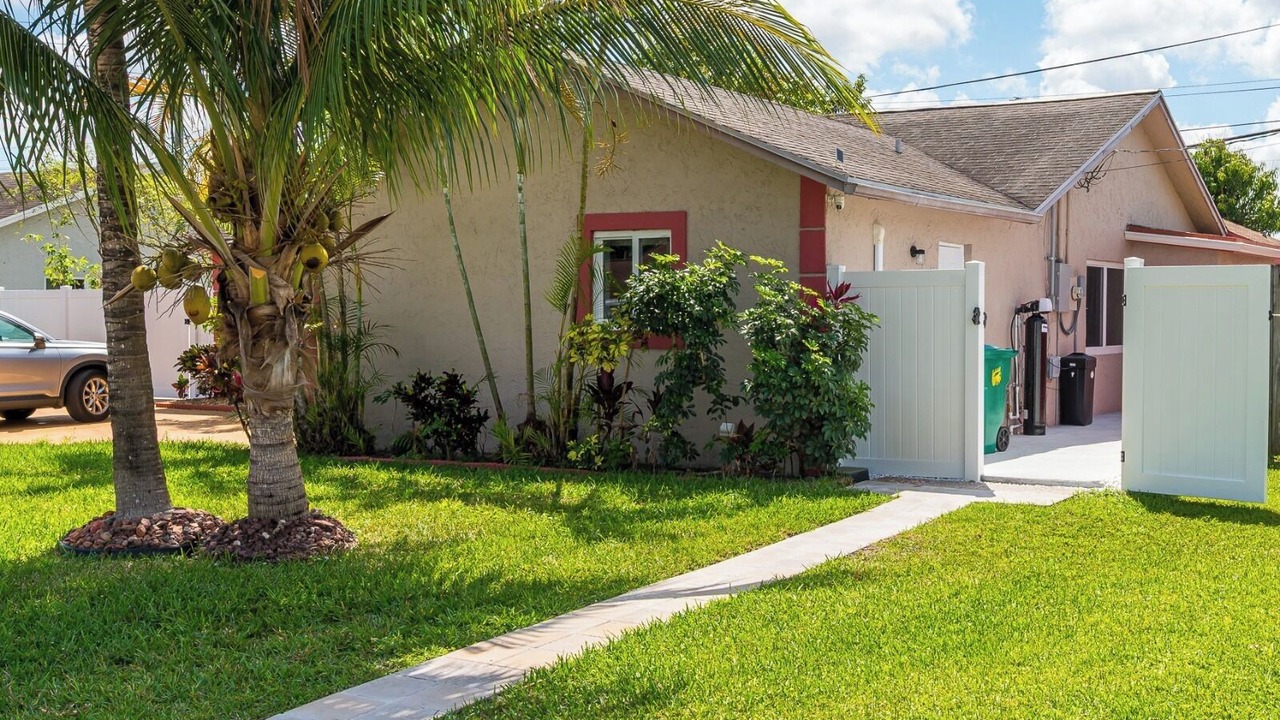 Photo of Outdoor in Lauderhill
