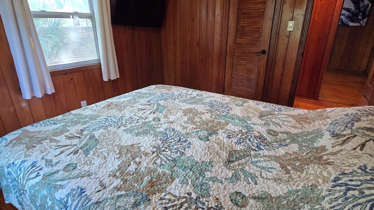 Photo of Bedroom in Chassahowitzka