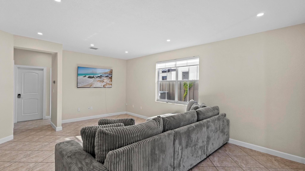 Photo of Livingroom in Ludlam
