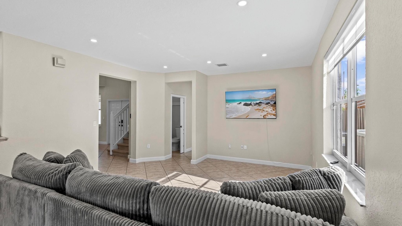 Photo of Livingroom in Ludlam