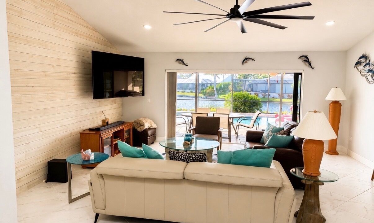Photo of Livingroom in Town and River