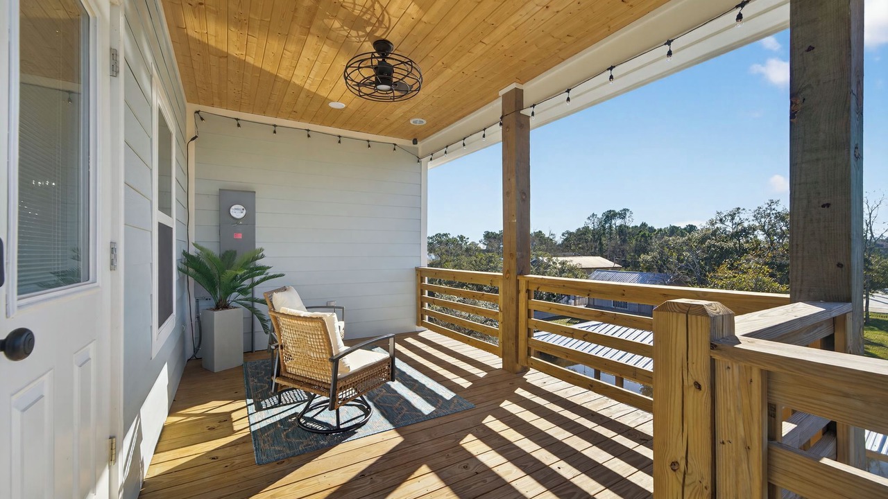 Photo of Patio Balcony in Shoreline Park