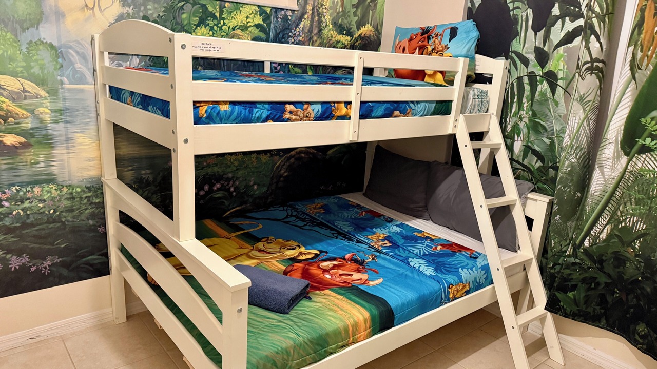 Photo of Bedroom in Sunset Lakes