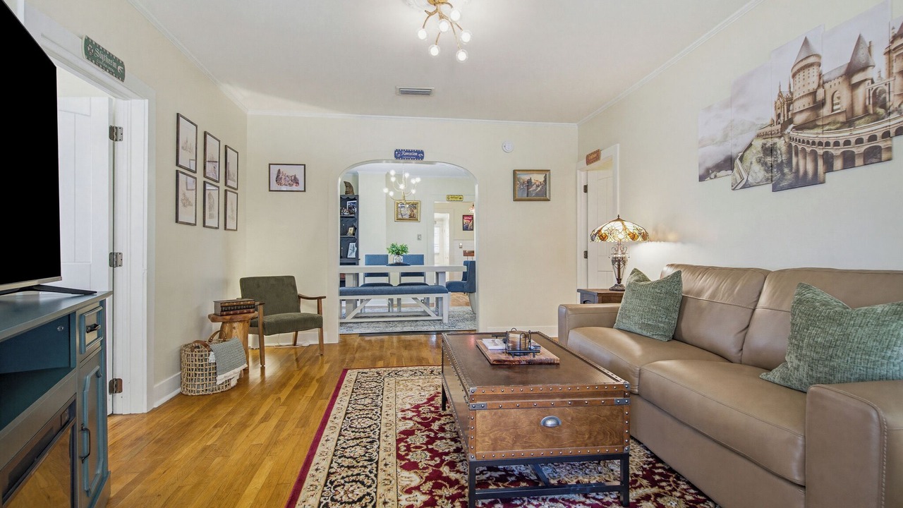 Photo of Livingroom in Foley