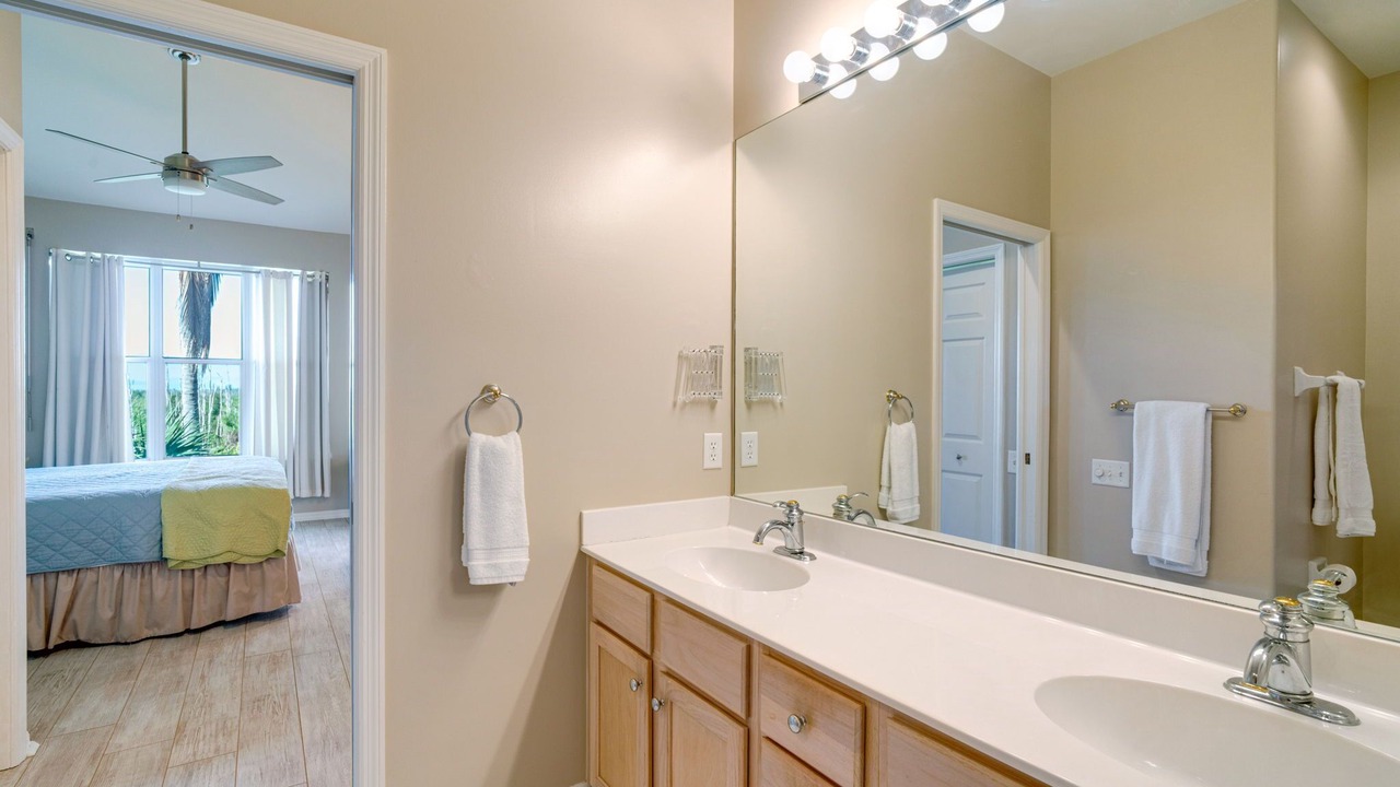 Photo of Bathroom in Tropical Cove