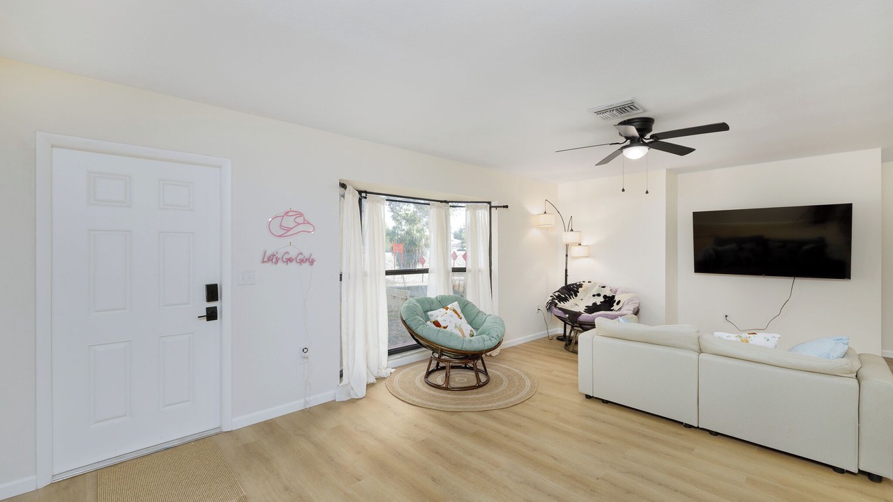 Photo of Livingroom in Disston Heights