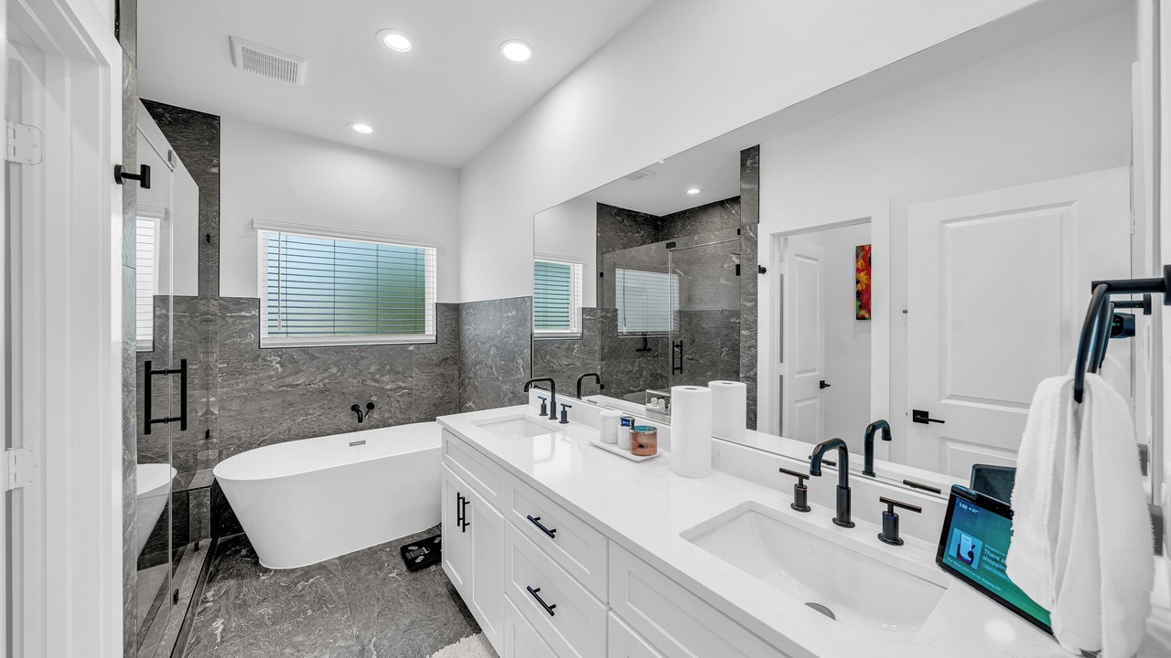 Photo of Bathroom in Garden Oaks