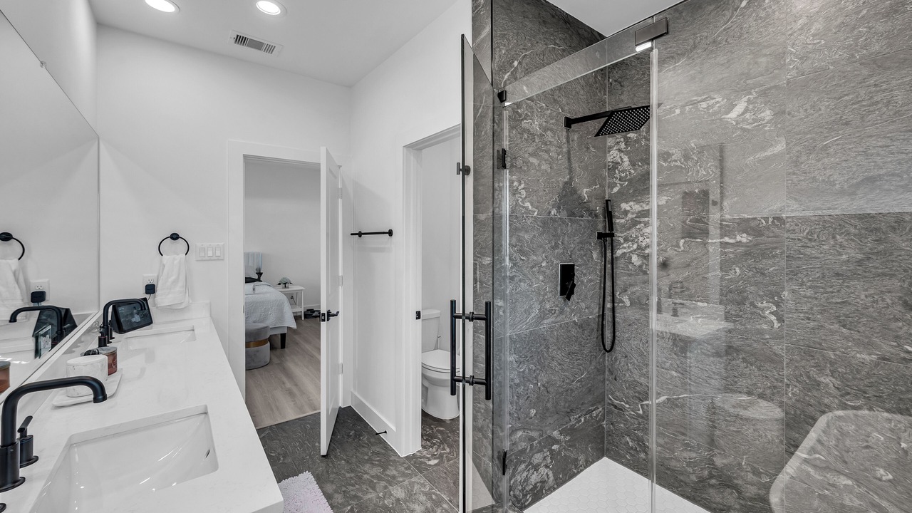 Photo of Bathroom in Garden Oaks
