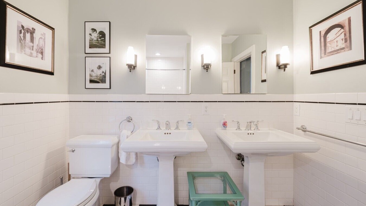 Photo of Bathroom in Flamingo Parks