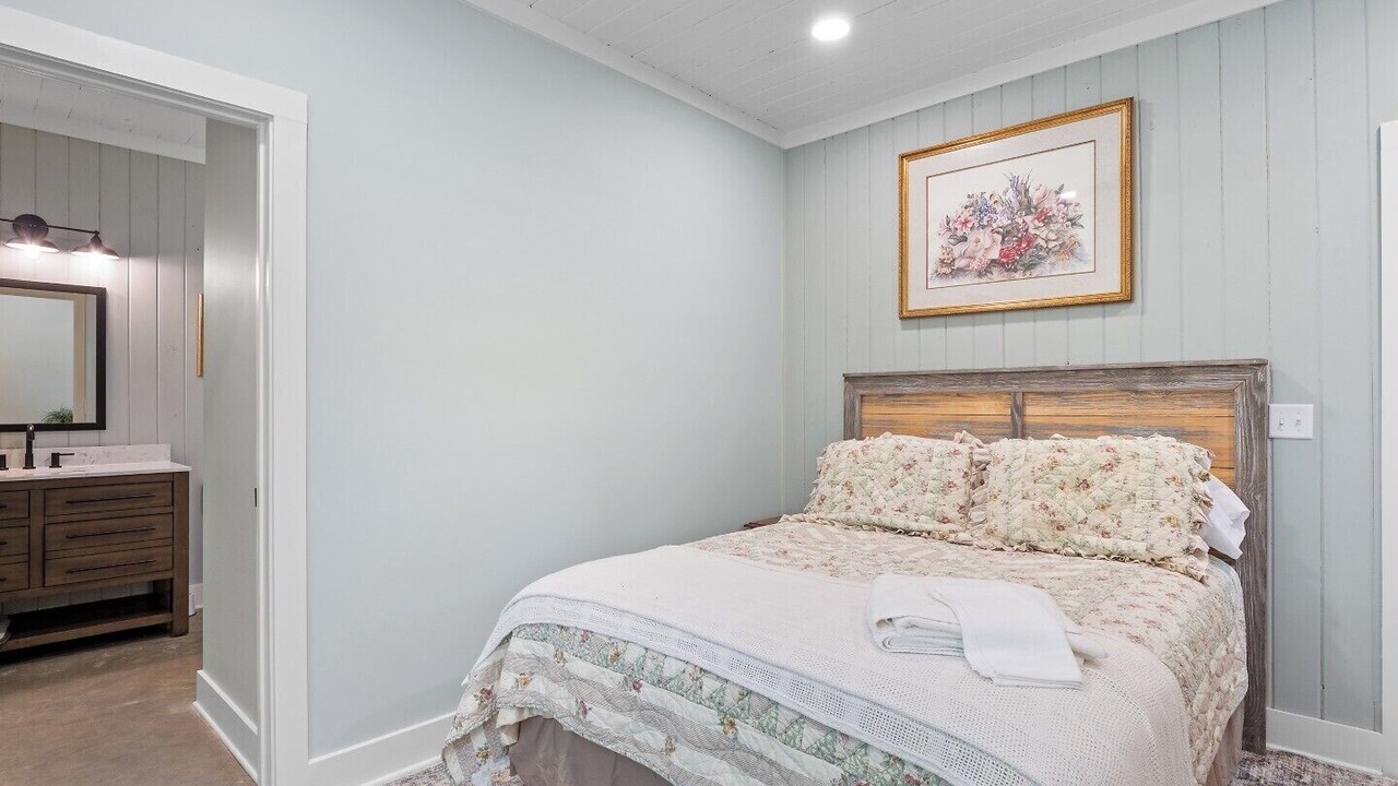 Photo of Bedroom in Double Springs