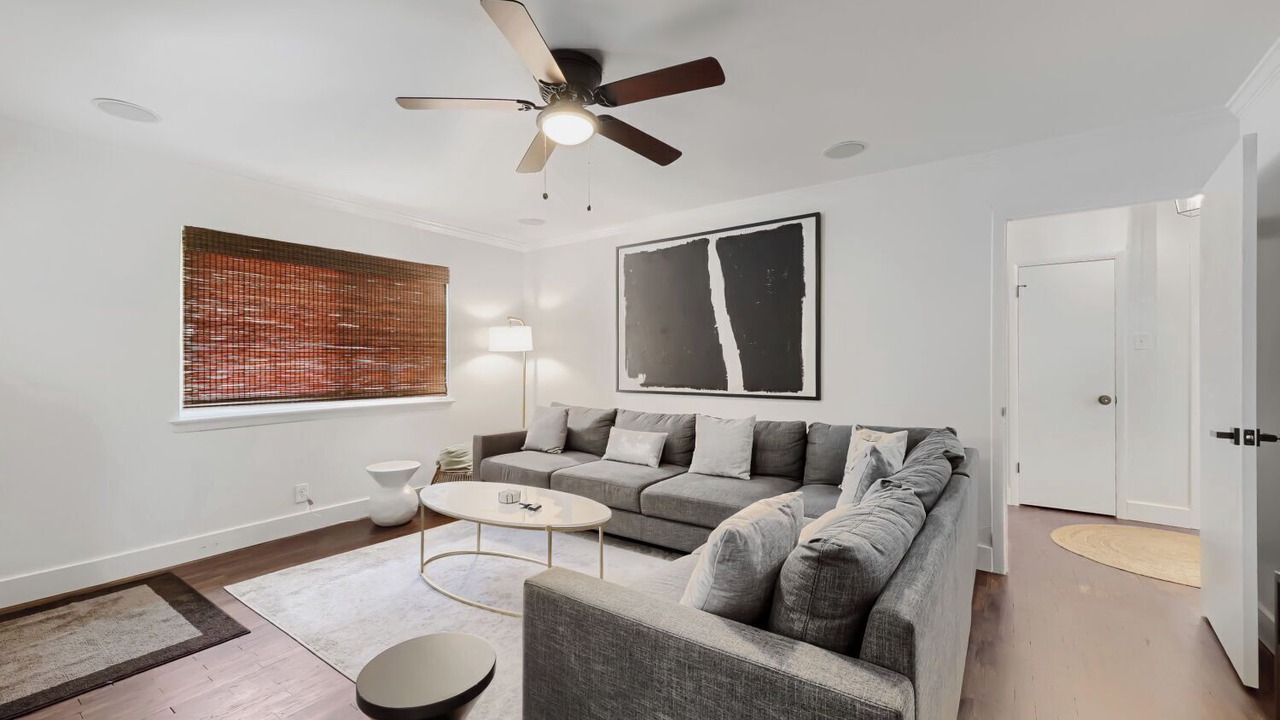 Photo of Livingroom in Farmers Branch
