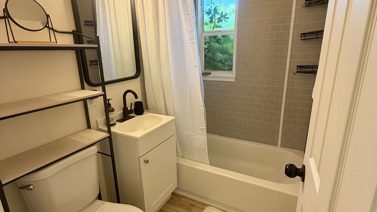 Photo of Bathroom in Edgewater