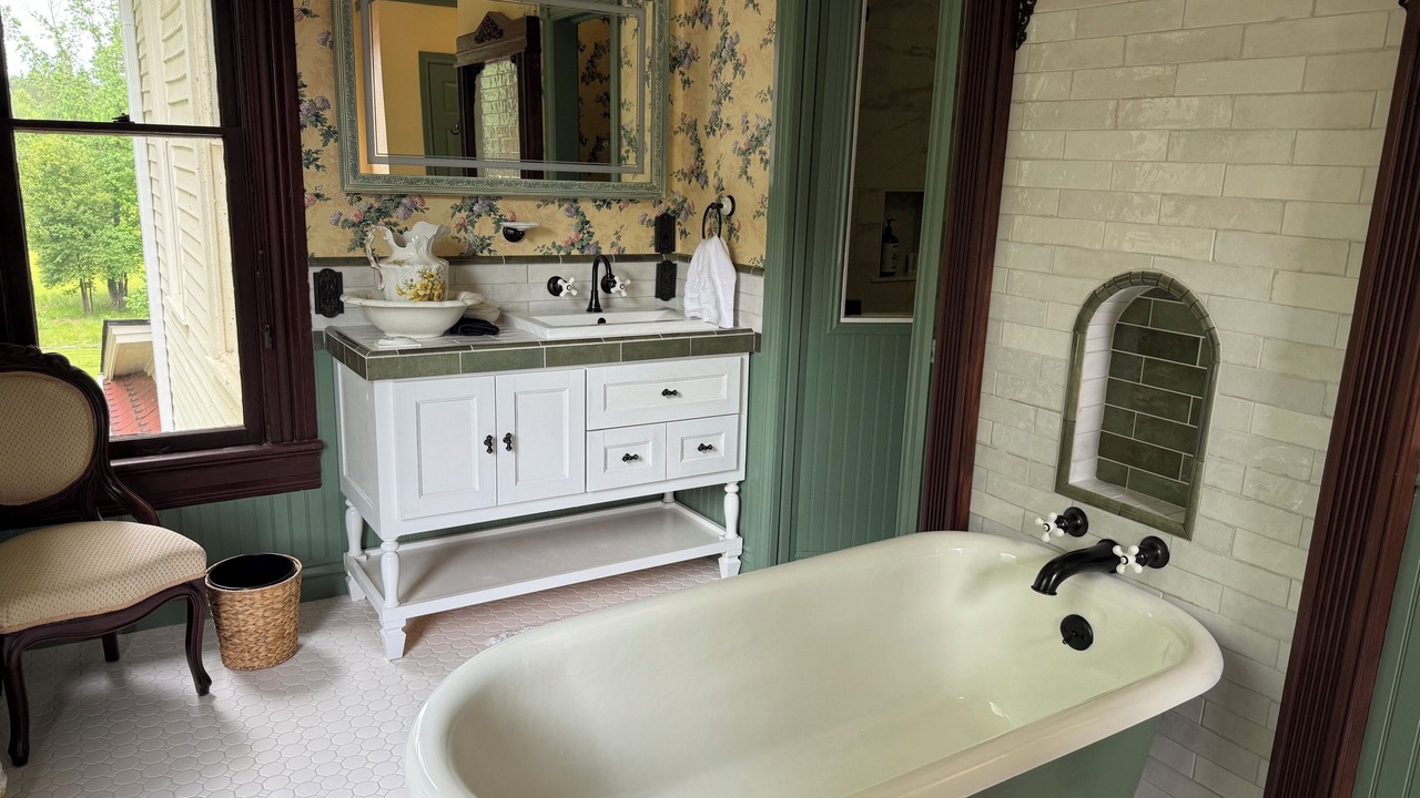 Photo of Bathroom in Whitehouse