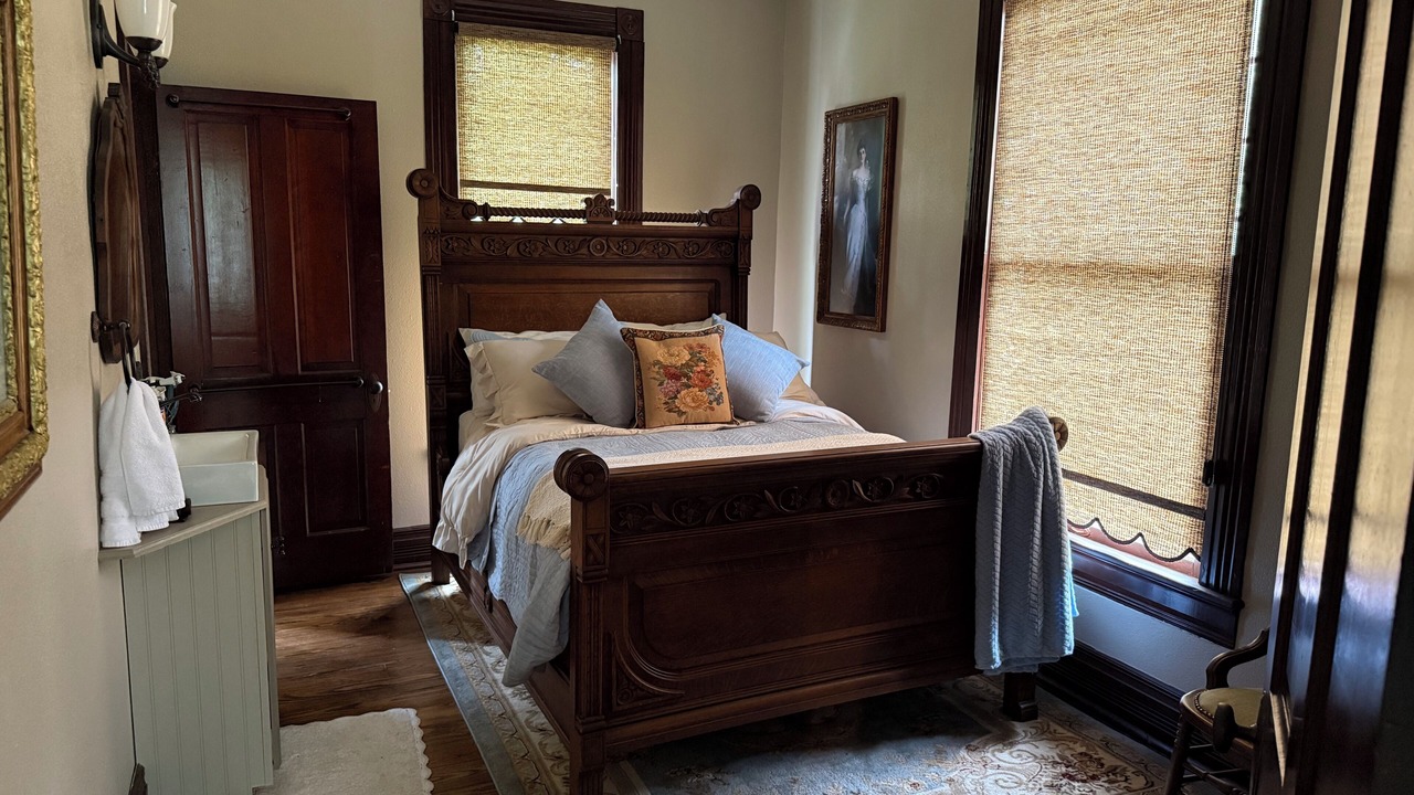 Photo of Bedroom in Whitehouse