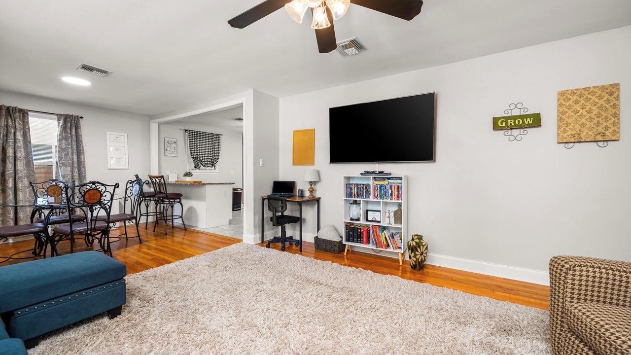 Photo of Livingroom in Monroe