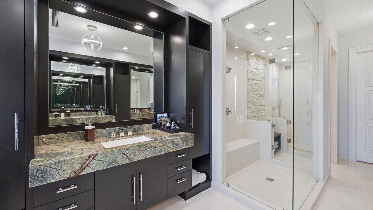 Photo of Bathroom in Las Olas Isles