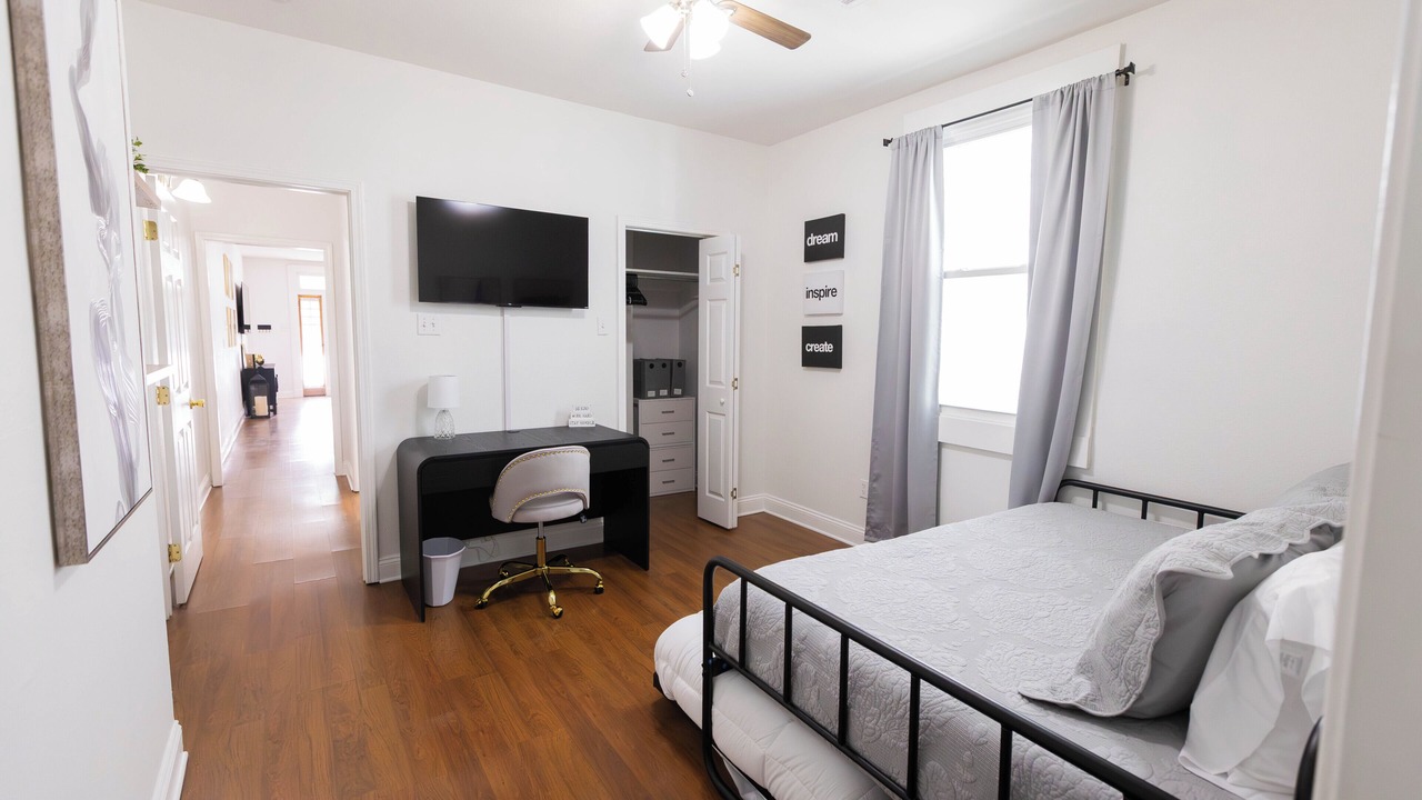 Photo of Bedroom in Broadmoor