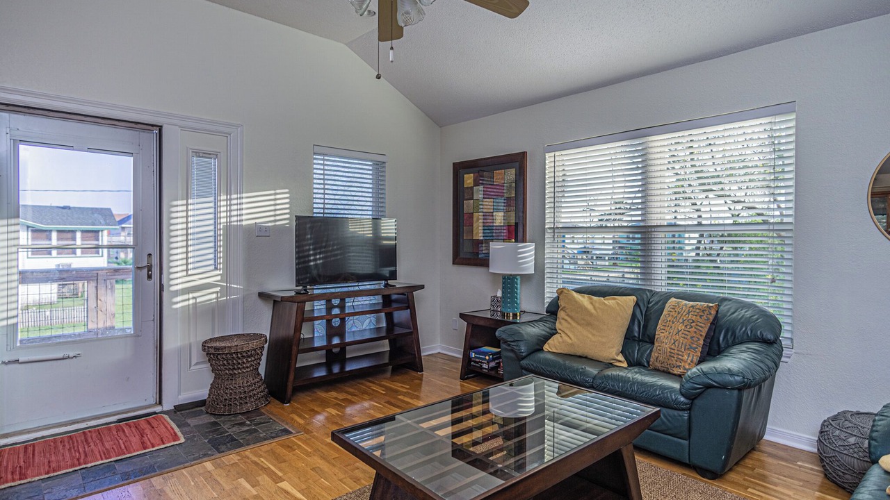 Photo of Livingroom in Jamaica Beach