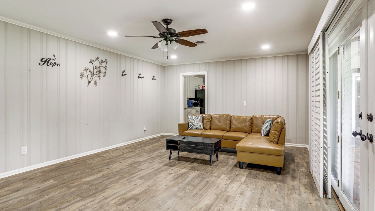 Photo of Livingroom in Alexandria