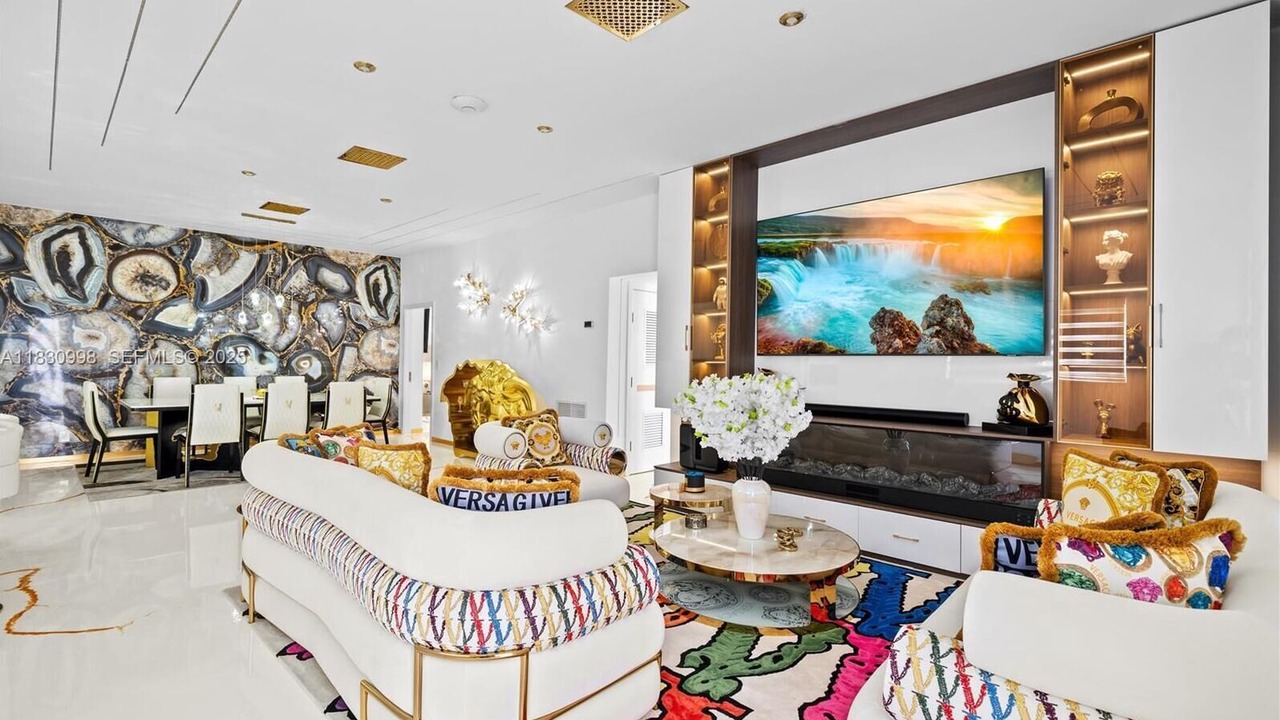 Photo of Livingroom in Biscayne Park