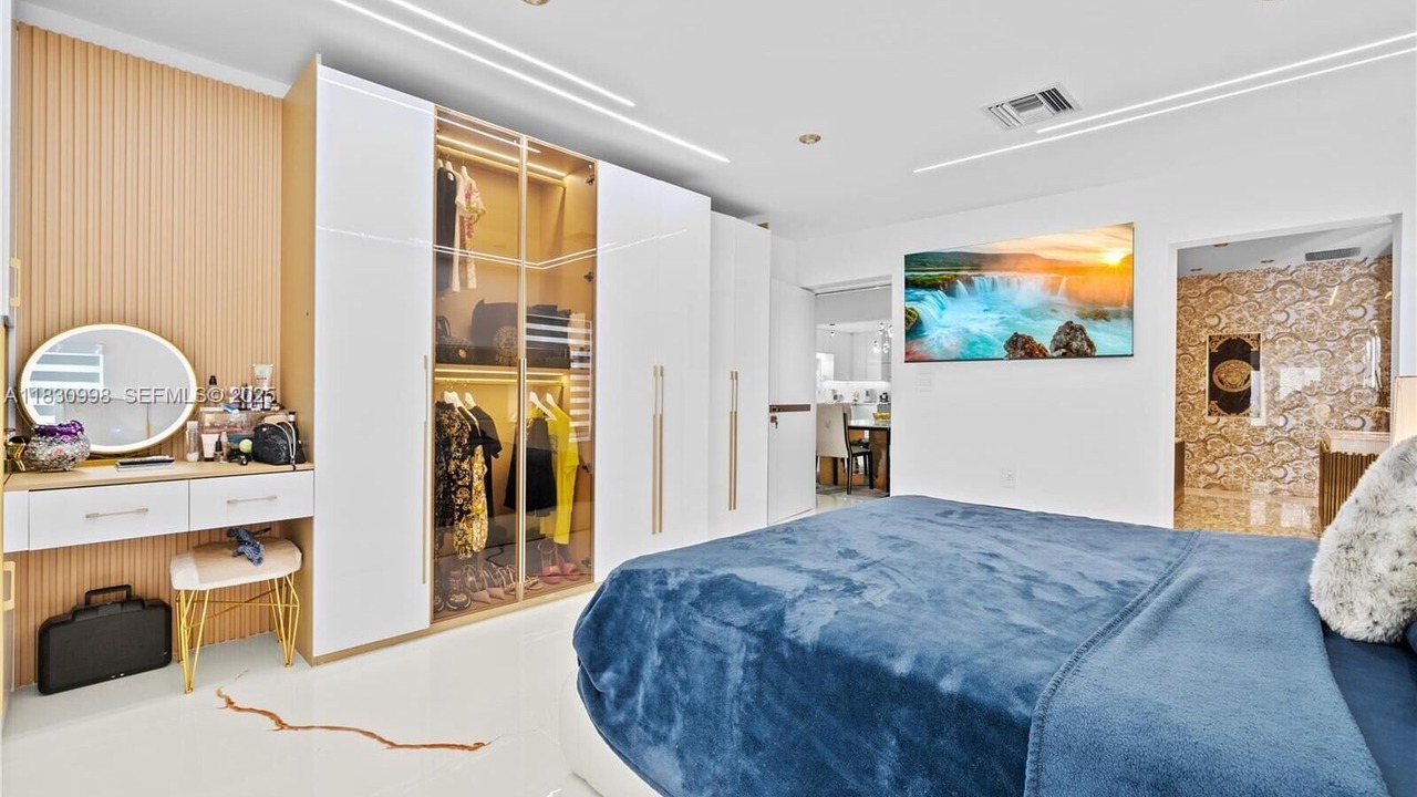 Photo of Bedroom in Biscayne Park