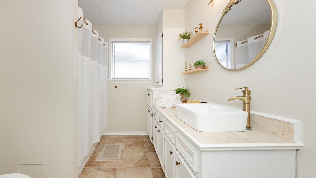 Photo of Bathroom in Highlands - Perkins