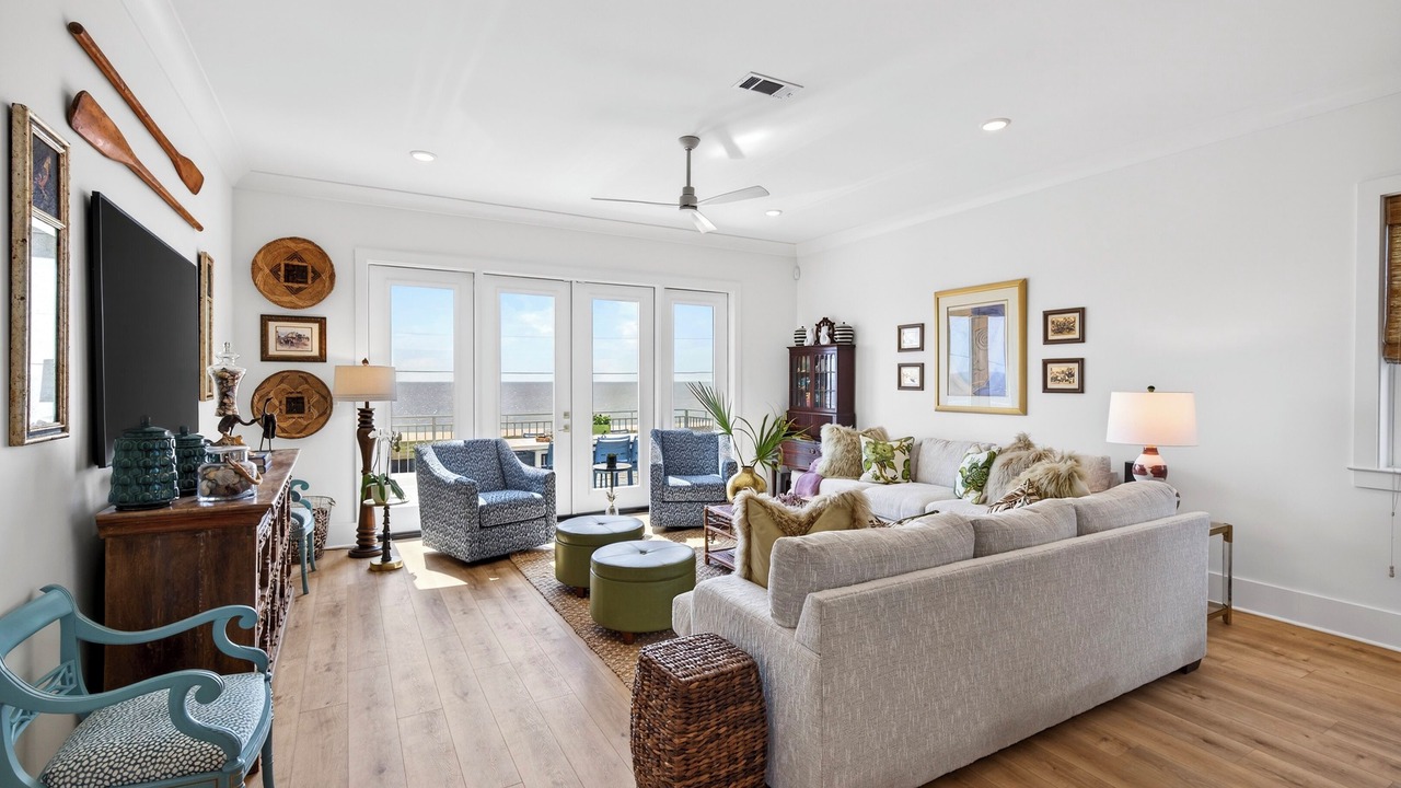Photo of Livingroom in Henderson Point