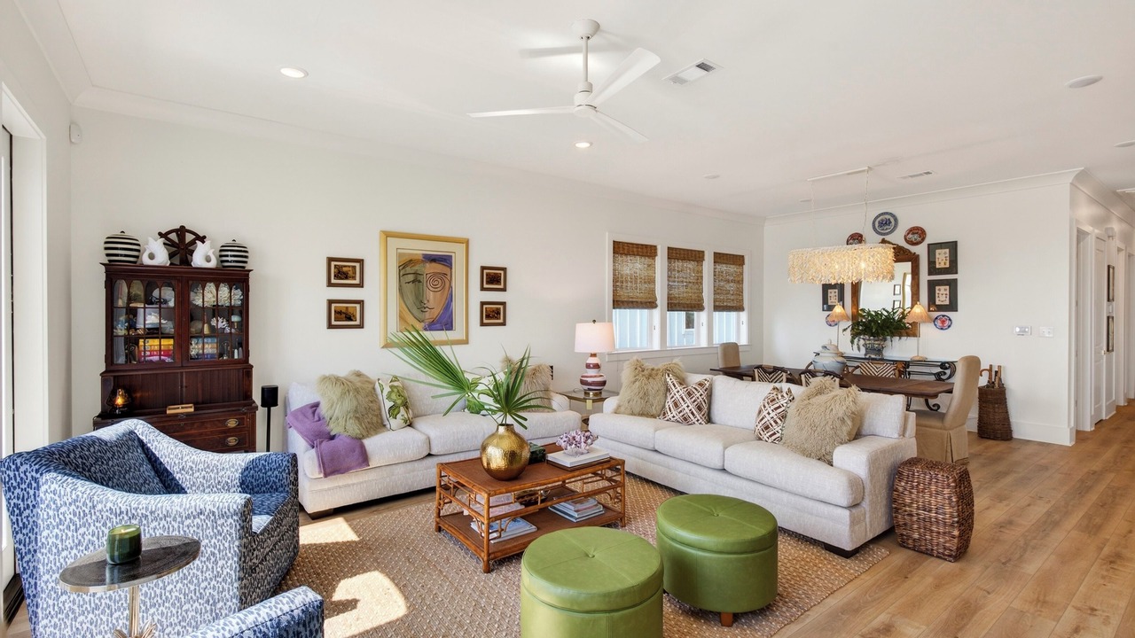 Photo of Livingroom in Henderson Point