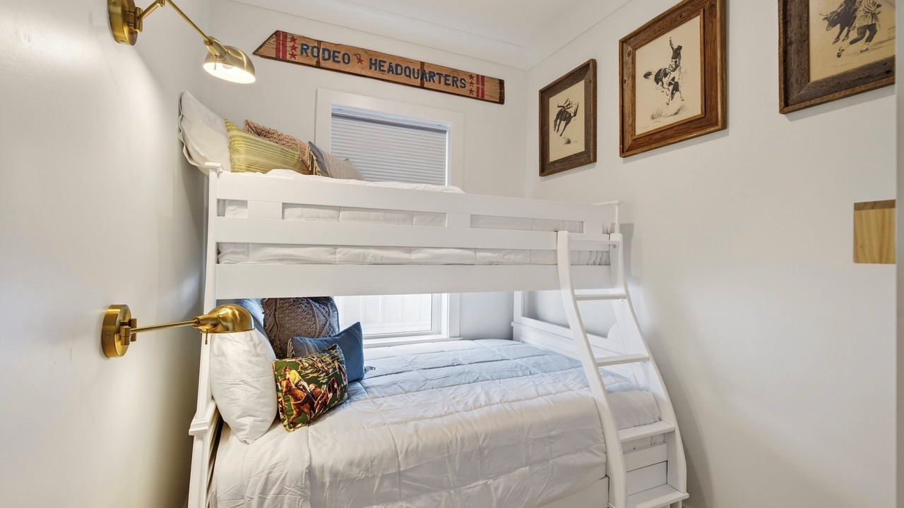 Photo of Bedroom in Henderson Point